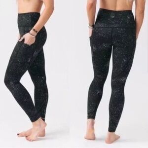 Zyia Black Splatter Reflective Pocket Legging Size 4